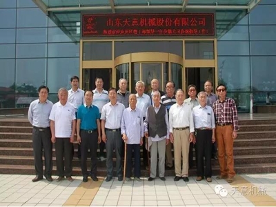 兗州區(qū)委常委、組織部長徐繼瑞一行領(lǐng)導(dǎo)蒞臨天意參觀指導(dǎo)工作