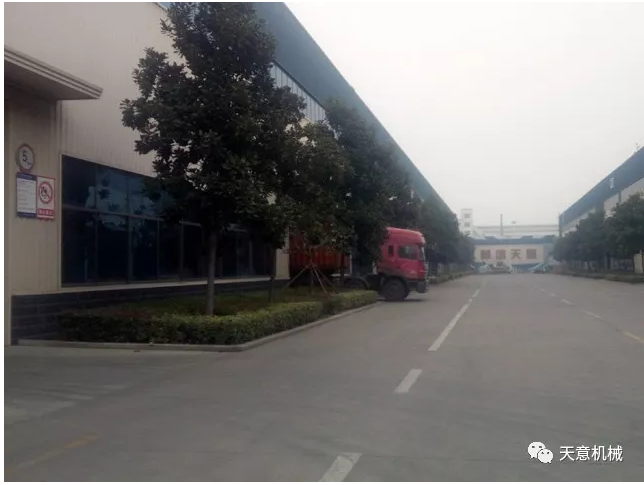 天意機械為柬埔寨客戶加工生產(chǎn)年產(chǎn)80萬平方輕質(zhì)墻板生產(chǎn)線成功裝車啟運！