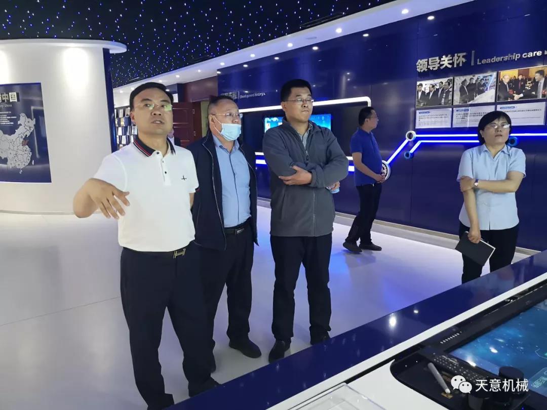 哈爾濱工業(yè)大學(xué)張教授、于教授蒞臨天意機(jī)械就智能焊接技術(shù)進(jìn)行交流指導(dǎo)